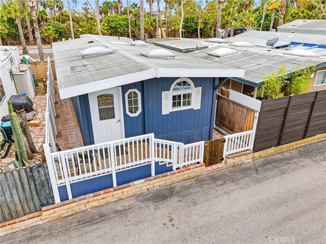 14 Cottonwood Lane, Seal Beach, CA 90740