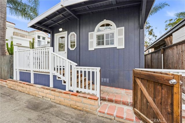 14 Cottonwood Lane, Seal Beach, CA 90740