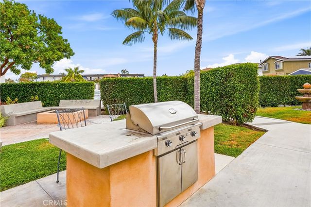 14 Cottonwood Lane, Seal Beach, CA 90740