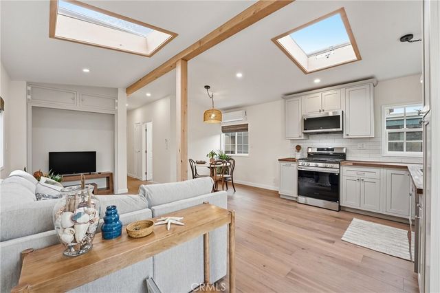 14 Cottonwood Lane, Seal Beach, CA 90740