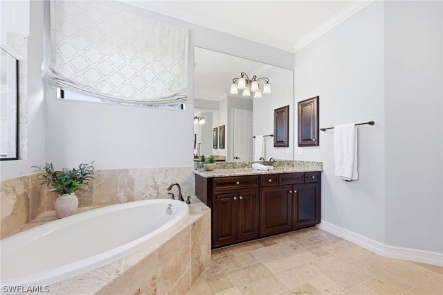 3369 Runaway LN, Naples, FL 34114