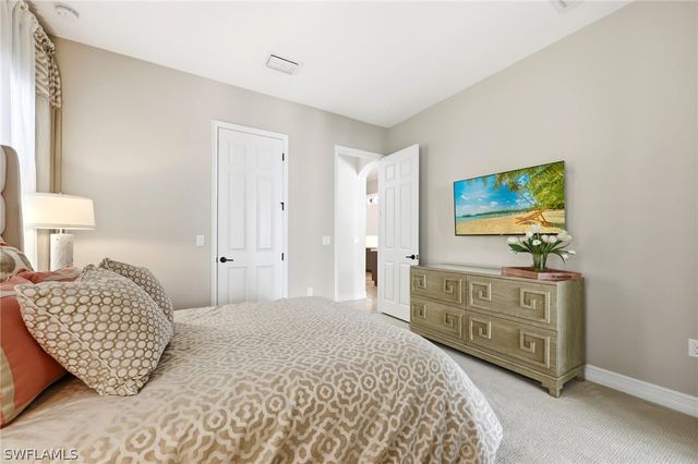 3369 Runaway LN, Naples, FL 34114