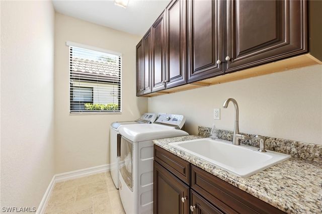 3369 Runaway LN, Naples, FL 34114