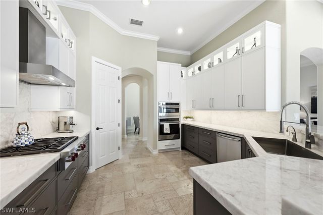 3369 Runaway LN, Naples, FL 34114