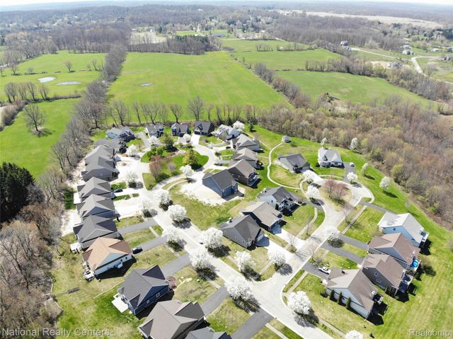 7478 Village Court 27, Springfield Charter Township, MI 48350