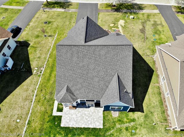 7478 Village Court 27, Springfield Charter Township, MI 48350