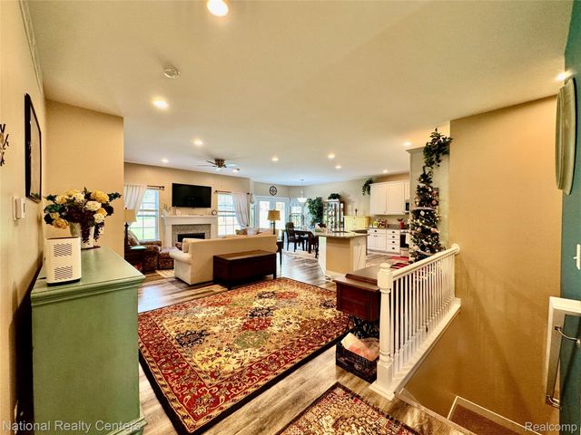 7478 Village Court 27, Springfield Charter Township, MI 48350