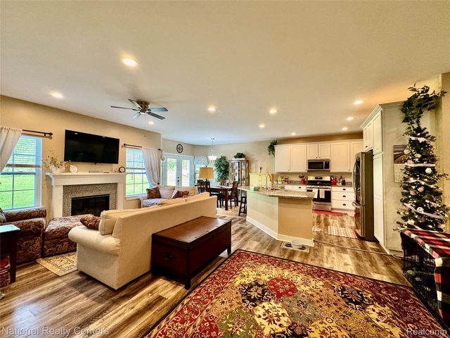 7478 Village Court 27, Springfield Charter Township, MI 48350