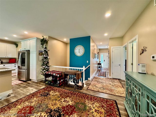 7478 Village Court 27, Springfield Charter Township, MI 48350