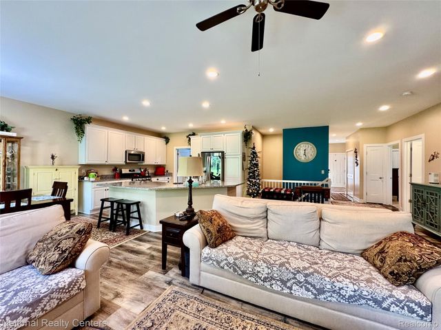 7478 Village Court 27, Springfield Charter Township, MI 48350