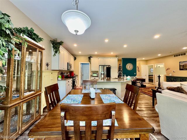 7478 Village Court 27, Springfield Charter Township, MI 48350