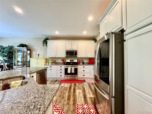 7478 Village Court 27, Springfield Charter Township, MI 48350