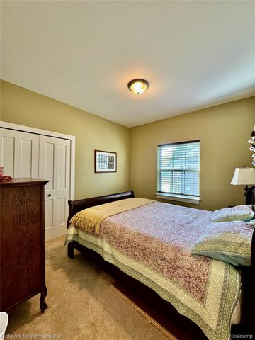 7478 Village Court 27, Springfield Charter Township, MI 48350