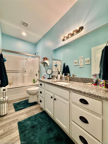 7478 Village Court 27, Springfield Charter Township, MI 48350