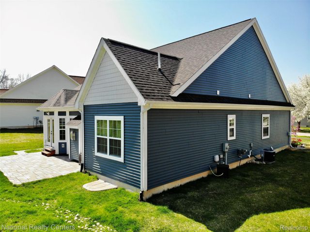 7478 Village Court 27, Springfield Charter Township, MI 48350