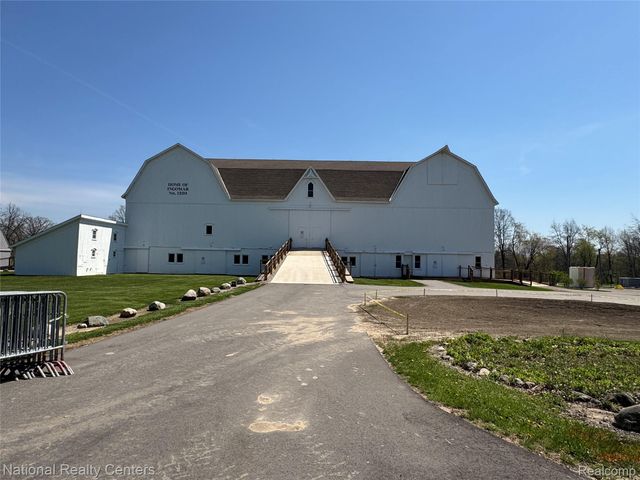 7478 Village Court 27, Springfield Charter Township, MI 48350