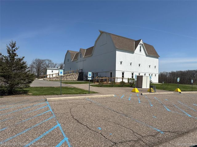 7478 Village Court 27, Springfield Charter Township, MI 48350