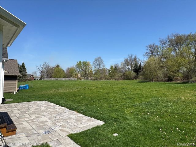 7478 Village Court 27, Springfield Charter Township, MI 48350