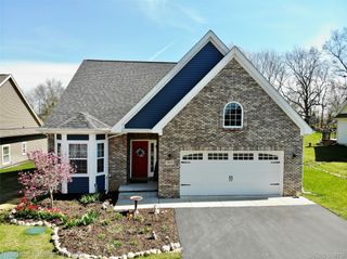 7478 Village Court 27, Springfield Charter Township, MI 48350