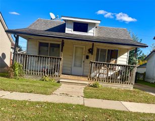 28042 Maple Street, Roseville, MI 48066