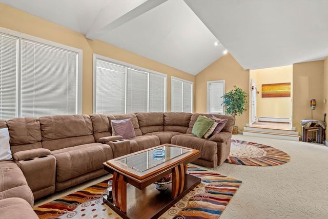 9 Abby Road, Westford, MA 01886