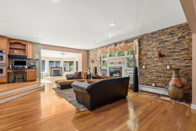 9 Abby Road, Westford, MA 01886