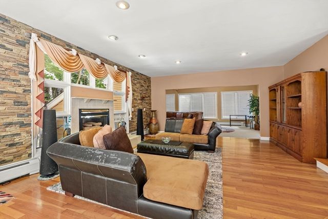 9 Abby Road, Westford, MA 01886