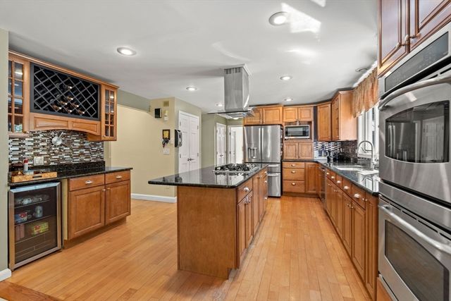 9 Abby Road, Westford, MA 01886