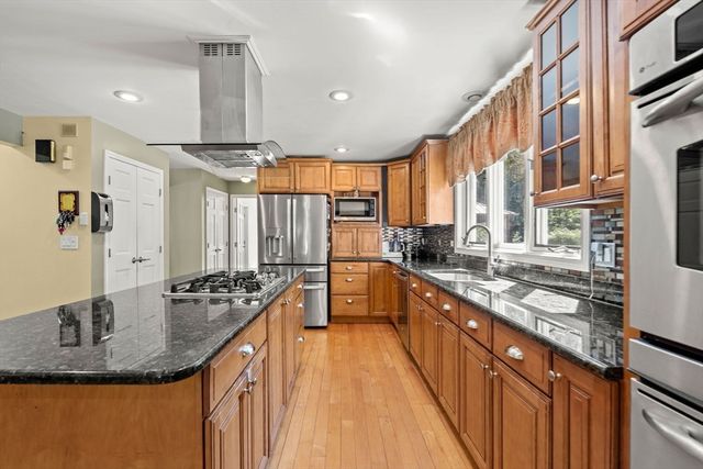 9 Abby Road, Westford, MA 01886
