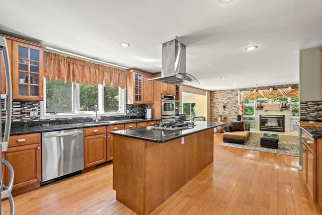 9 Abby Road, Westford, MA 01886