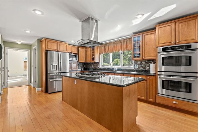 9 Abby Road, Westford, MA 01886