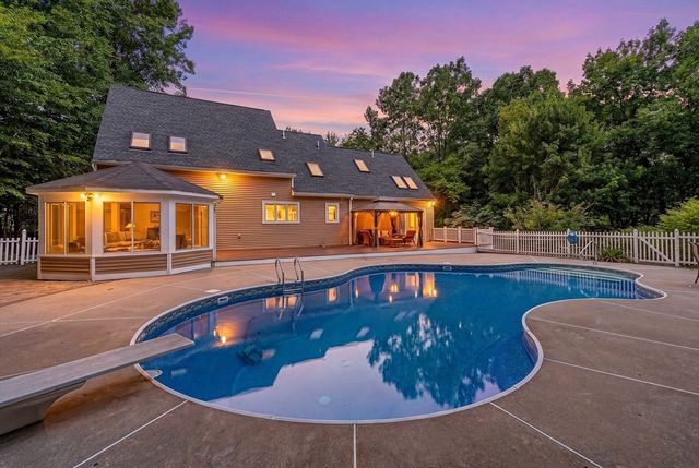 9 Abby Road, Westford, MA 01886