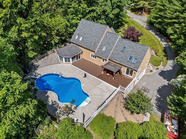 9 Abby Road, Westford, MA 01886