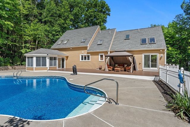 9 Abby Road, Westford, MA 01886