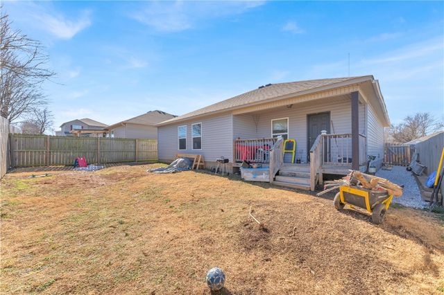 2021 B Place, Rogers, AR 72758