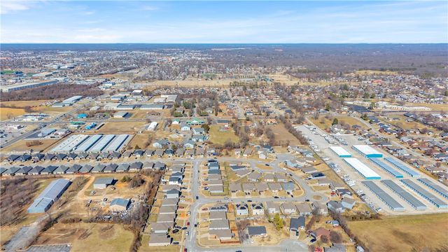 2021 B Place, Rogers, AR 72758