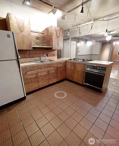 1210 E Pine Street, Seattle, WA 98122