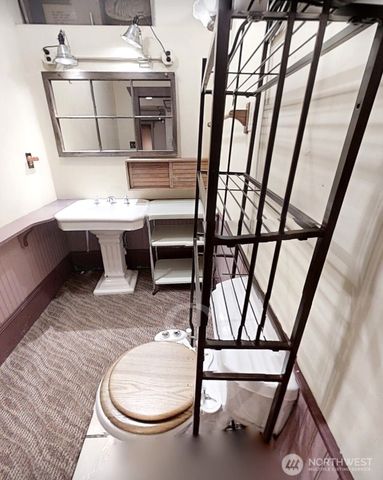 1210 E Pine Street, Seattle, WA 98122