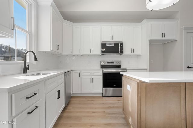 826 Hairetown Road, Jonesborough, TN 37659