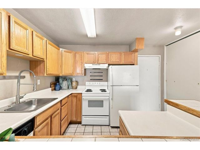 1121 Albion St 405, Denver, CO 80220