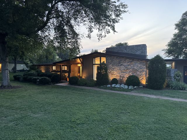 305 Louviers Ln, Old Hickory, TN 37138