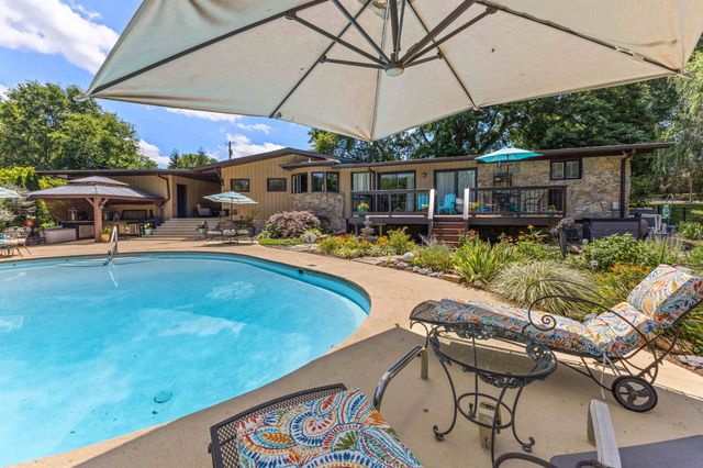 305 Louviers Ln, Old Hickory, TN 37138