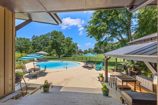305 Louviers Ln, Old Hickory, TN 37138