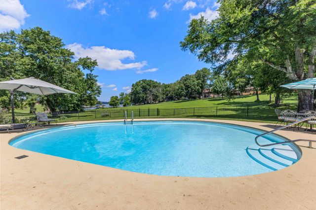 305 Louviers Ln, Old Hickory, TN 37138