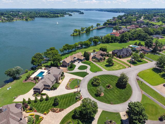 305 Louviers Ln, Old Hickory, TN 37138