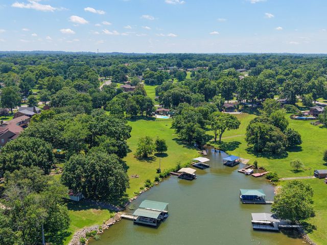 305 Louviers Ln, Old Hickory, TN 37138