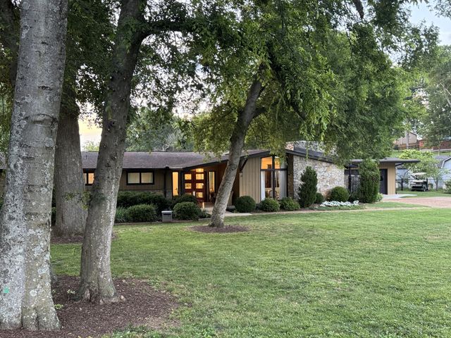 305 Louviers Ln, Old Hickory, TN 37138