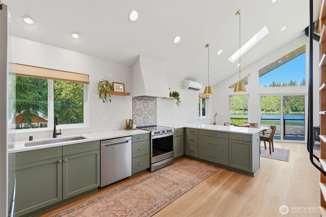 1305 SW Lake Roesiger Road, Snohomish, WA 98290