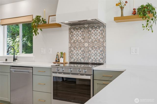 1305 SW Lake Roesiger Road, Snohomish, WA 98290