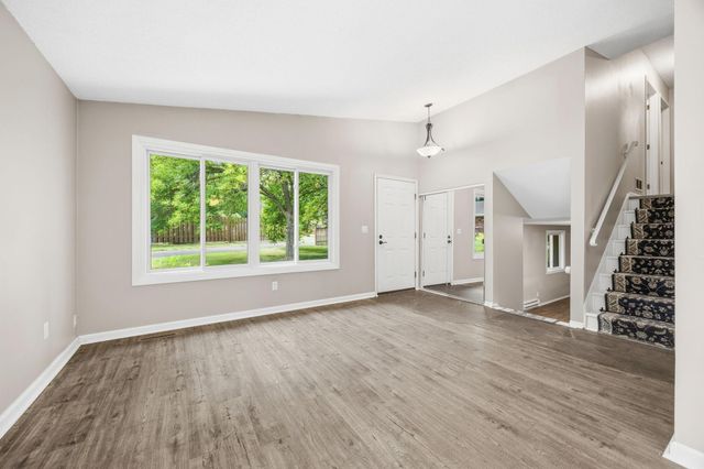 9712 Cimarron Circle, Minnetonka, MN 55305